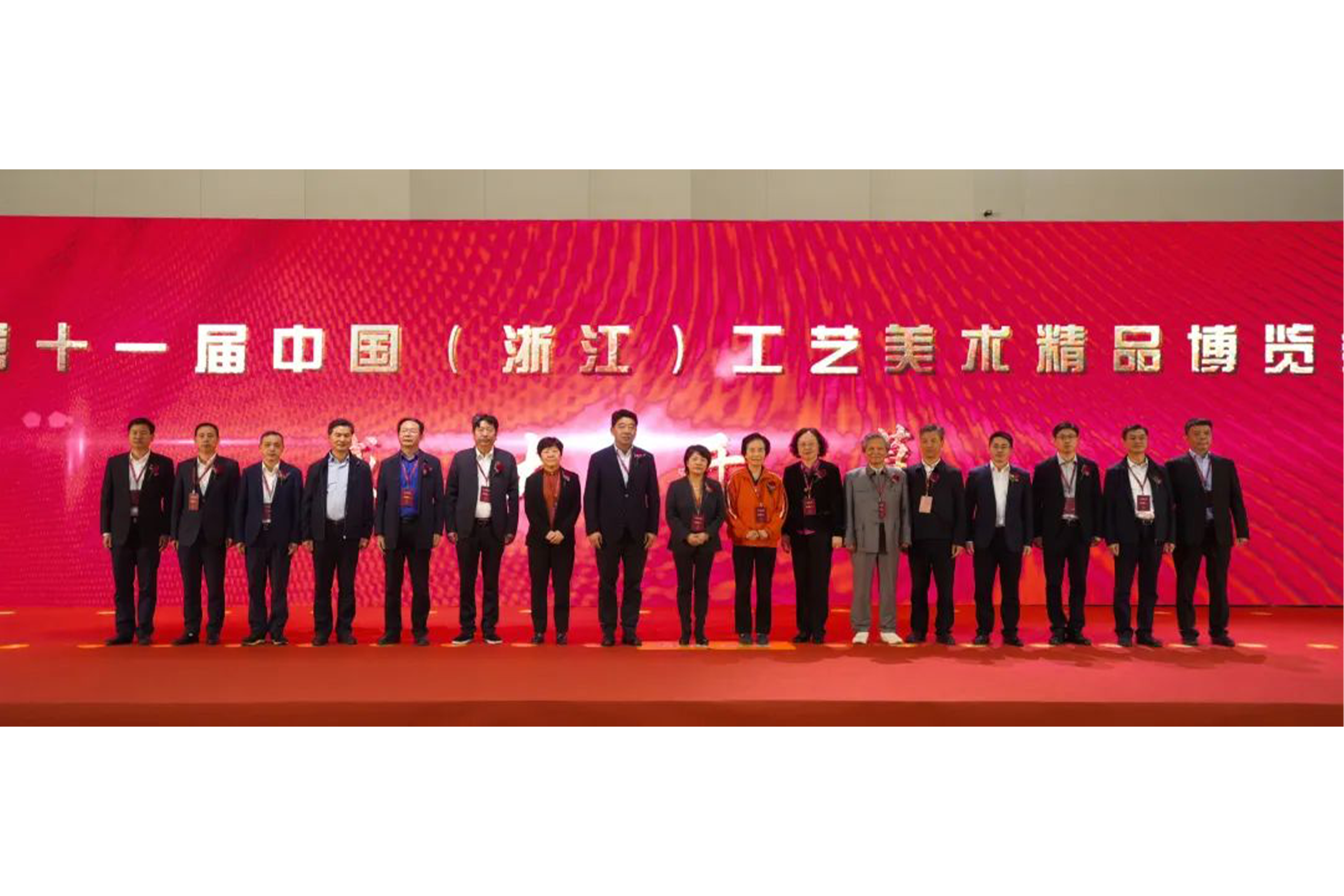 以科技深耕红木内核，荣鼎轩徐荣桃荣获“浙江省工艺美术大师”称号(图1)