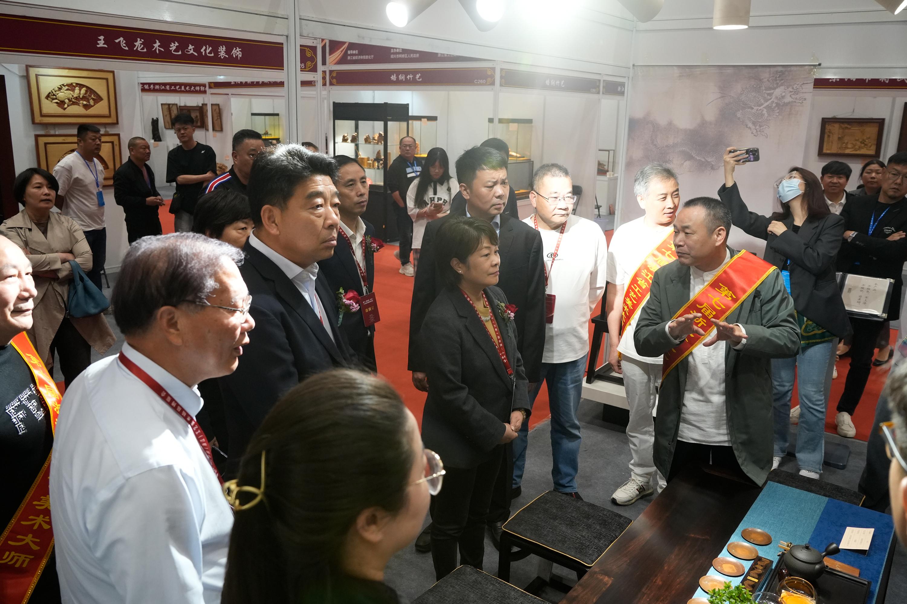 荣鼎轩荣获“第11届中国（浙江）工艺美术精品博览会”金银奖(图3)