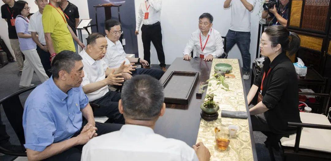 荣鼎轩成为“东阳红木家具”集体商标第一批使用企业之一(图3)